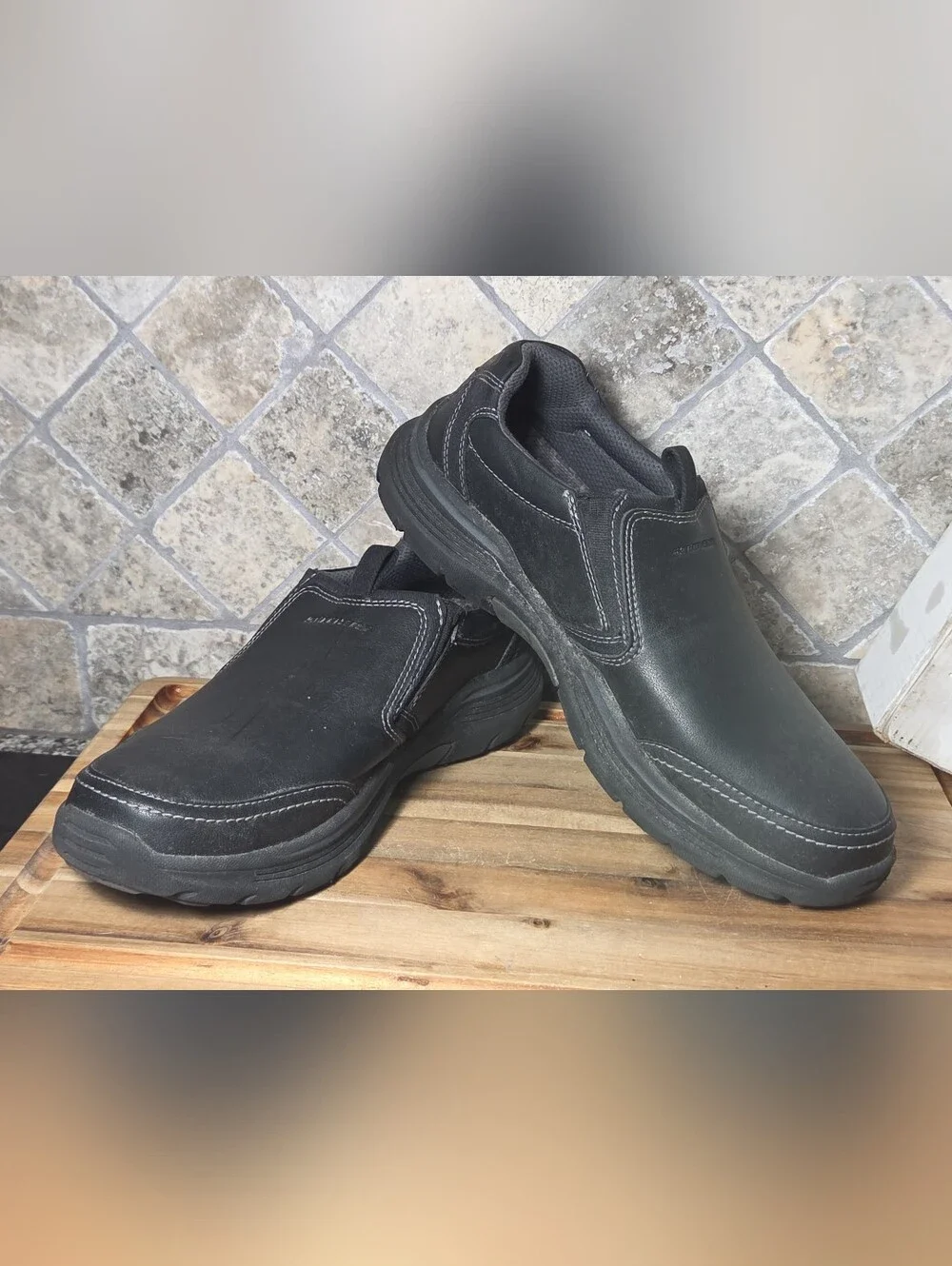 Skechers Mens Relaxed Fit Leather Slip On Loafers Black Size 10.5 Versatile